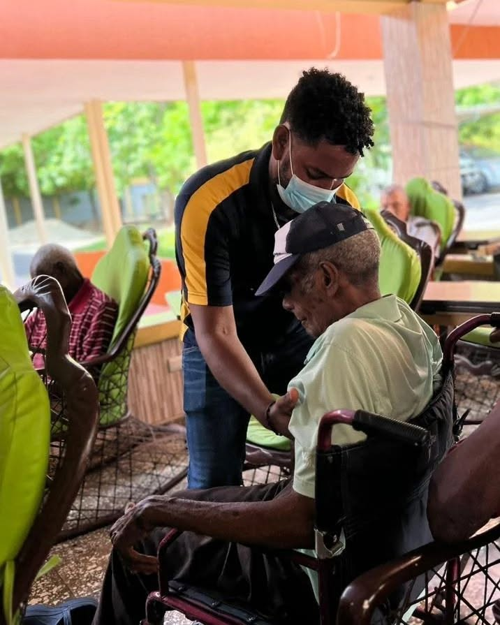 Acompañamiento a un adulto mayor